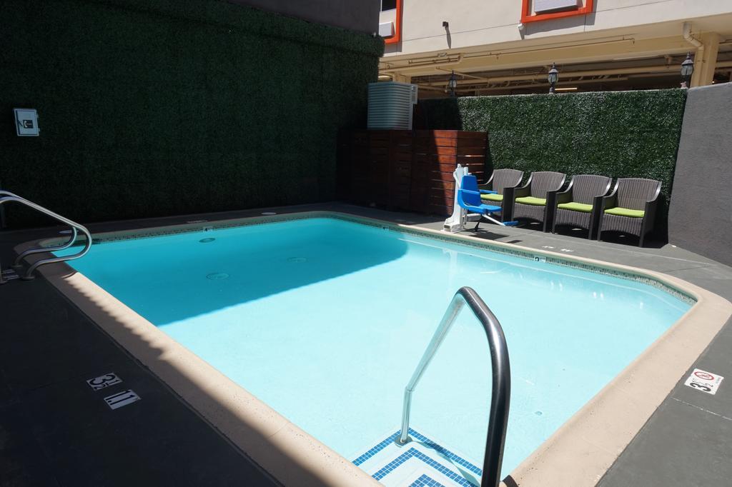 Blvd Hotel & Suites - Walking Distance To Hollywood Walk Of Fame (Adults Only) Лос-Анджелес Экстерьер фото